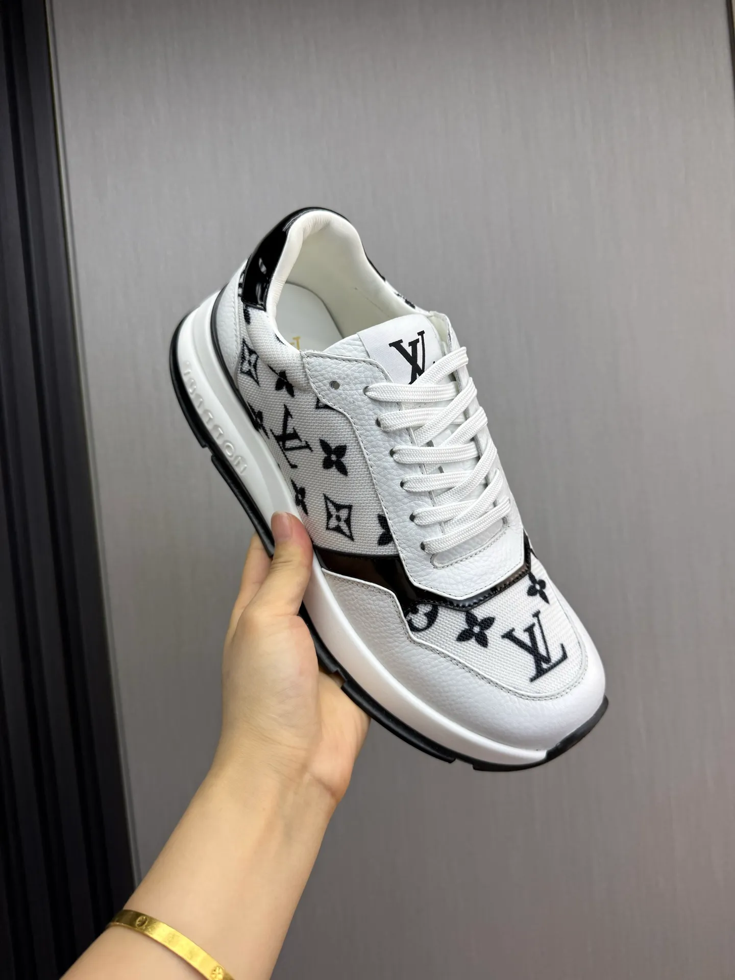 Men's shoes 💰800💰 LOUIS VUITTON [Luden Yiwei] Brand new trendy Lv is on the market 🎁, casual and fashionable men's shoes 👟Original 1:1 shipment✅ The upper is made of imported brand leather + cowhide lining, the original wear-resistant rubber outsole, the version is simple and elegant, exclusive for trendy men. 38-44 (customized at 38.45)
